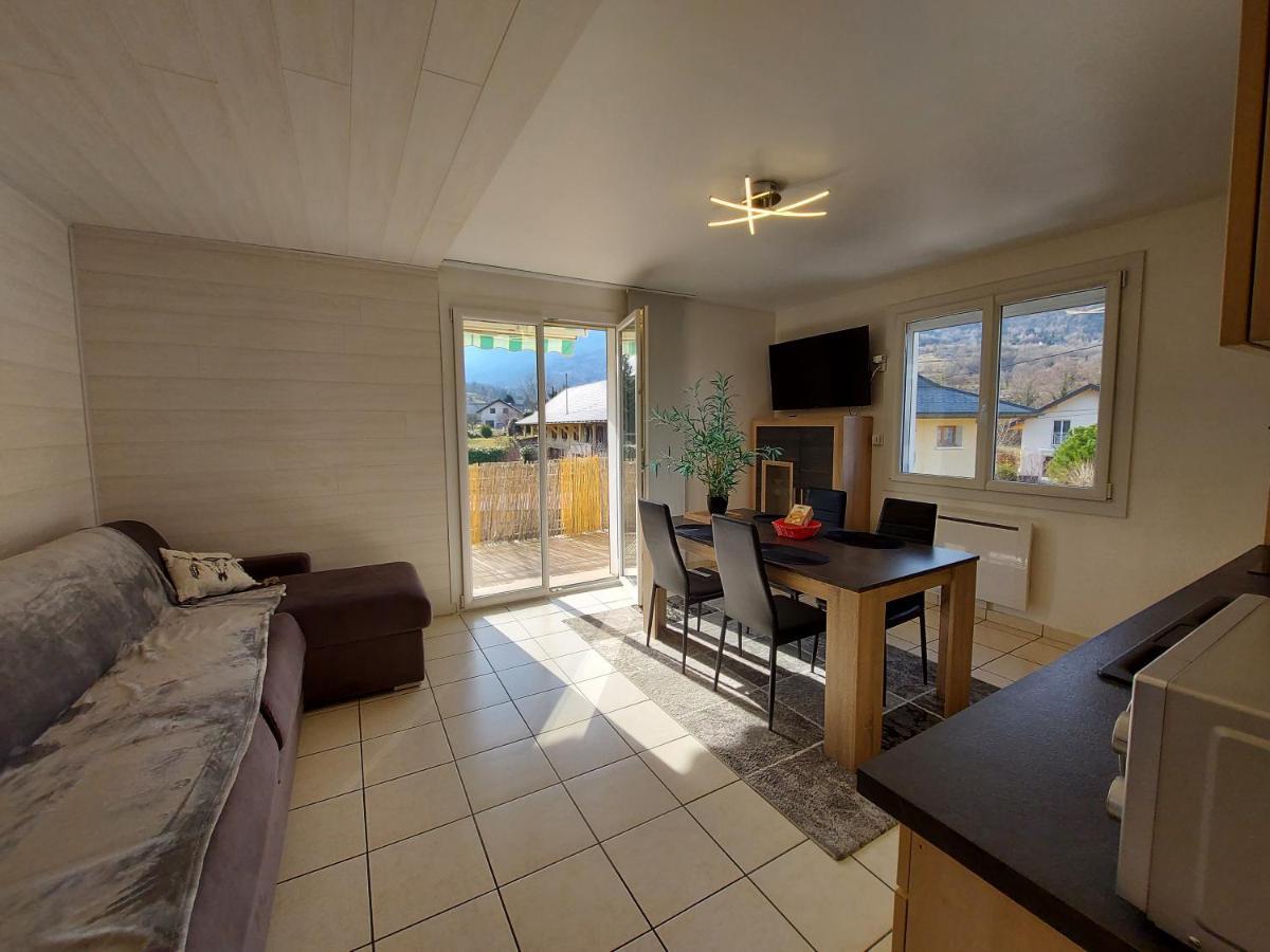 Et Montagne: Spacious With Terrace Near St Jorioz Apartment